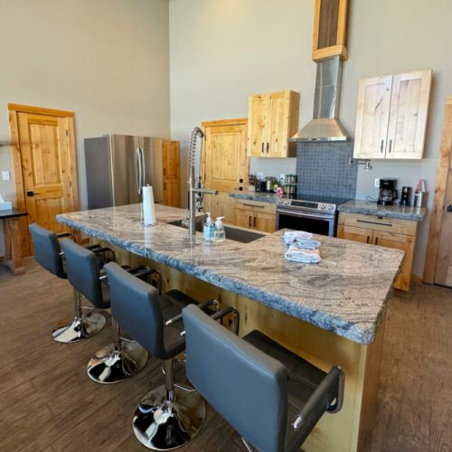 Enjoy a coffee in the morning or a drink in the evening while chatting at the kitchen island.