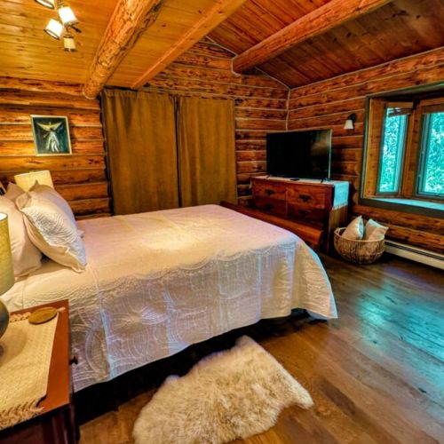 The primary bedroom (located on the ground level) has a queen bed and attached bath amenties.