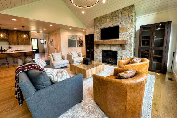 Luxury Mountain Retreat Near Targhee w/Hot Tub, AC