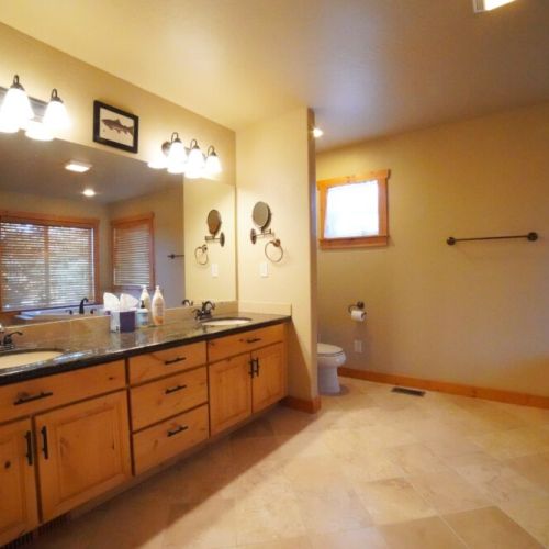 The master en suite has a large double vanity, a soaking tub, and a walk-in shower.