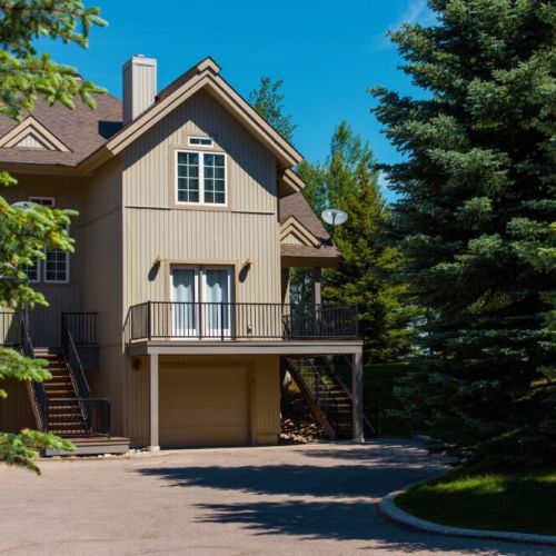 Located just off of Ski Hill Road in Driggs, this lovely townhome provides easy access to Grand Targhee Resort, and all the other exciting fun and adventure Teton Valley has to offer.