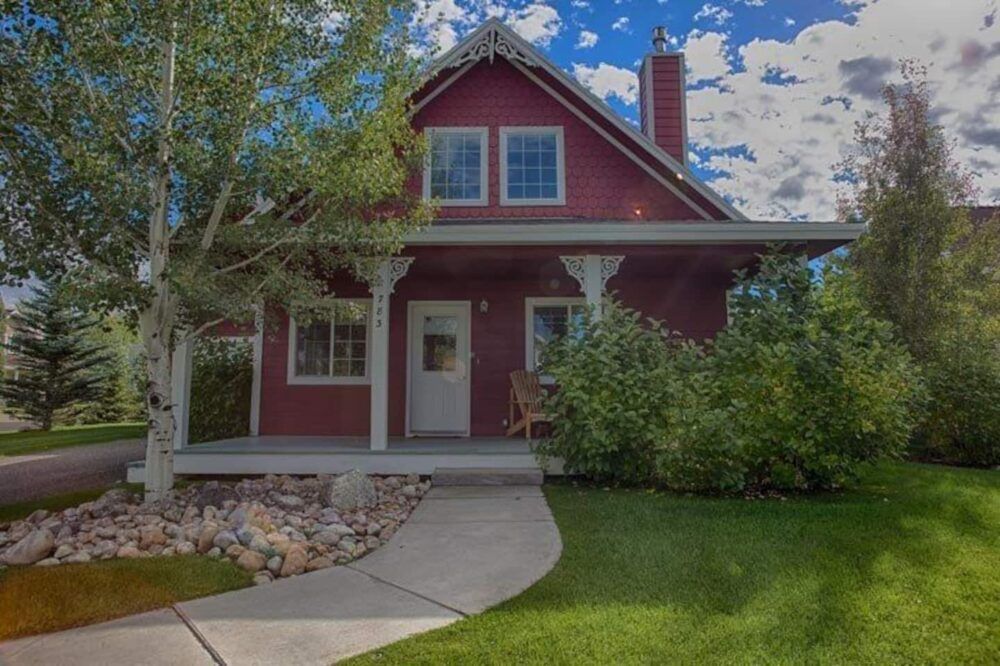 Wonderful home located in Creekside in Driggs with walking access to downtown Driggs.