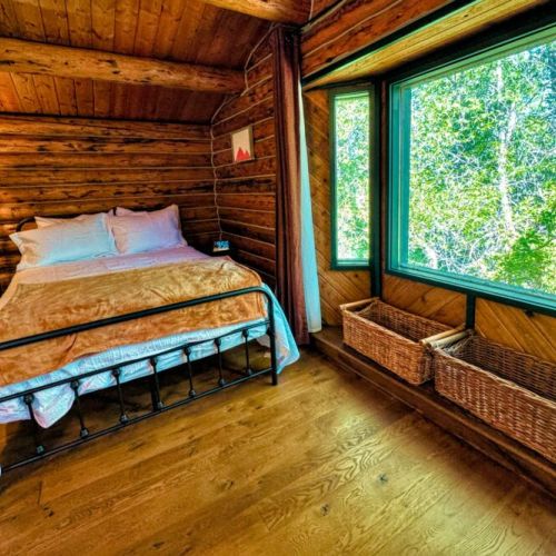 Bedroom #4 (upstairs) has a full-size bed and a twin bed, in addition to its own access to the Jack-and-Jill bathroom.