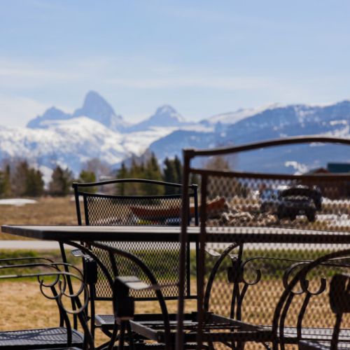 Head out onto the front porch to enjoy a drink and a meal as you take in an amazing view of the majestic Tetons.