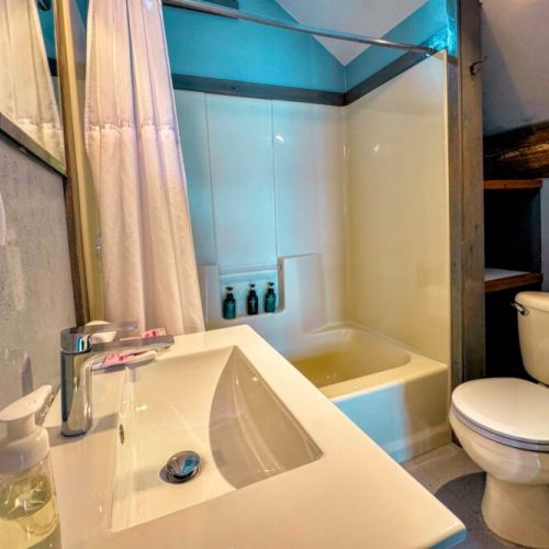 The upstairs bedrooms share a bathroom with a shower/tub combo.