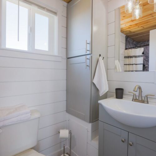 The home also enjoys a full bathroom with a walk-in shower and plenty of storage.