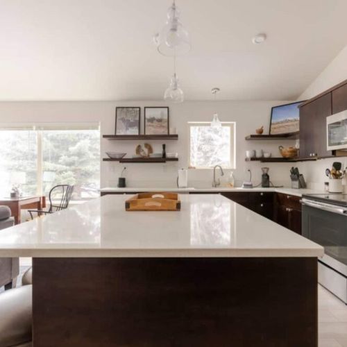Enjoy a night eating in using this well-appointed kitchen!