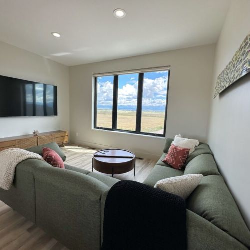 Kickback in the living room after a day of play and enjoy watching some on the smart TV using the streaming service of your choice, or simply gaze out at the window at that Teton view.