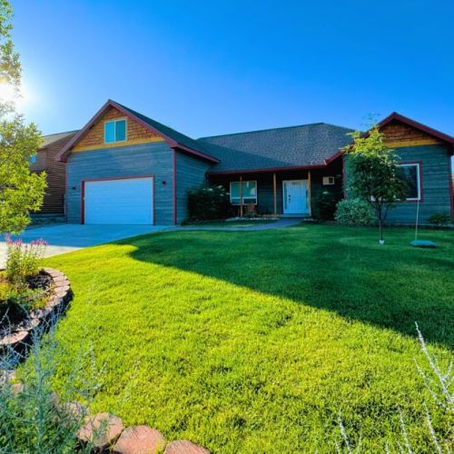 This charming mountain home is ideal for all groups — families, couples, and more!