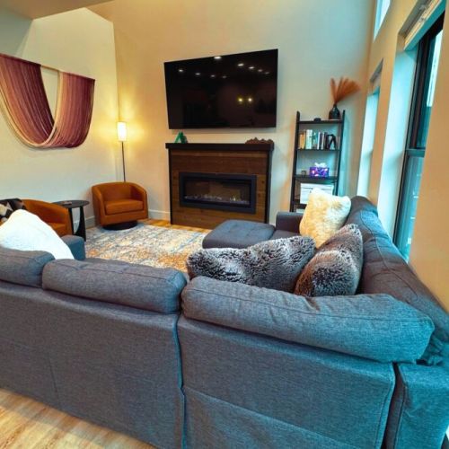 After a day of skiing, hiking, or other outdoor adventuring, relax in front of the smart TV and access your preferred streaming service.