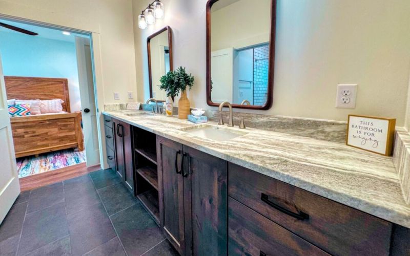 db318e97 e4b3 4ef1 90ea fcc4ec46544a 643b7ac2