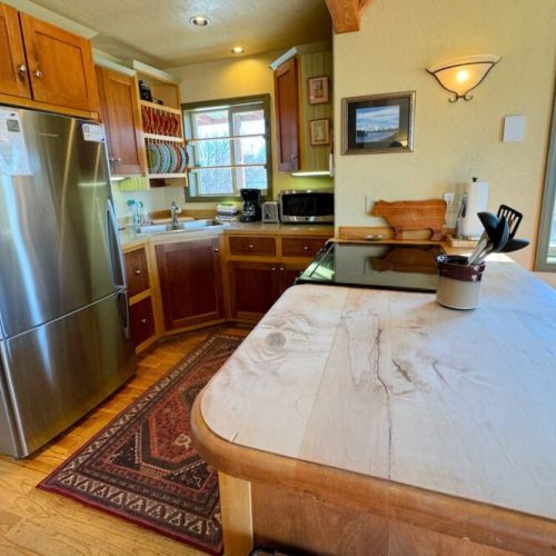 Enjoy a night eating in using this well-appointed kitchen!