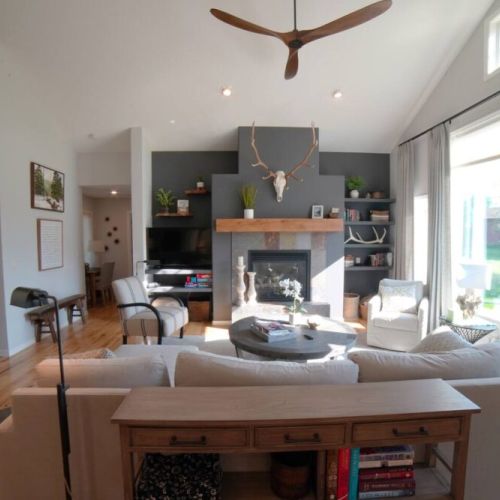 With a group-friendly open layout, this home provides the ideal space to unwind and recharge during your time in Teton Valley.