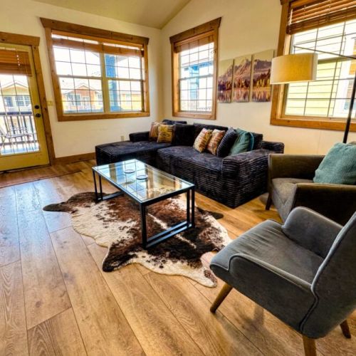 Kickback at the end of a day of skiing, hiking, or biking by relaxing in the cozy living room. Use the smart TV to access your preferred streaming service.