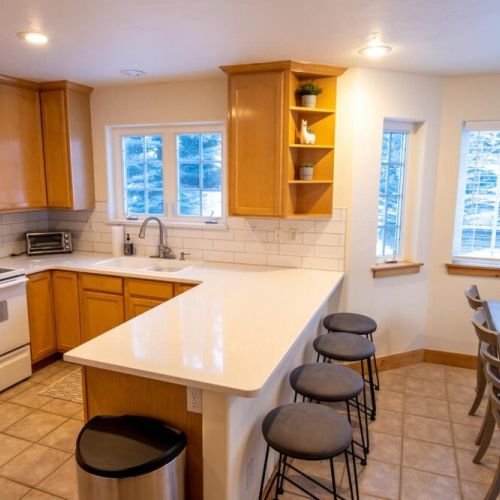 Enjoy a night eating in using this well-appointed kitchen!
