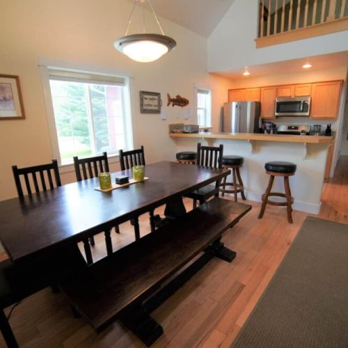 Perfect dining table for you family meals.