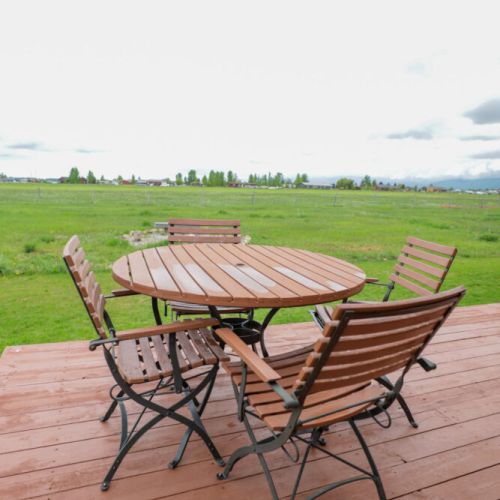 There is ample outdoor seating, located at different spots on the wraparound porch, so that you can always find the right place to relax.