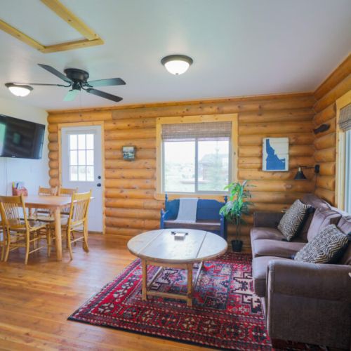 Enjoy your time in Teton Valley staying in this beautiful cabin, with a wonderful open layout to enjoy the company of friends and family.