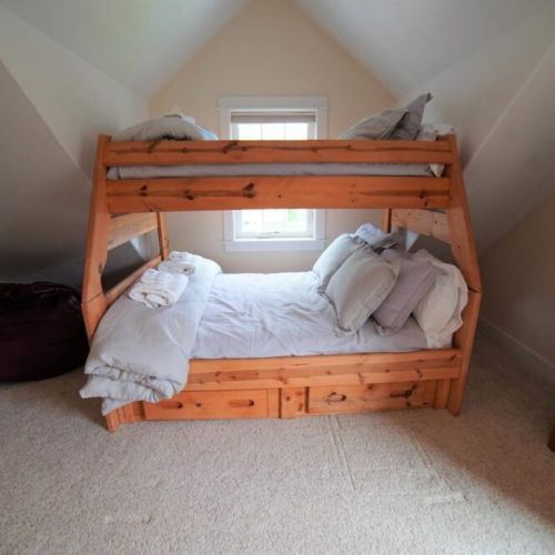 Upper bunk room has two twin-over-full bunks so everyone can have a bed.