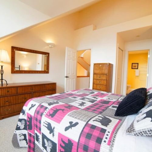 Bedroom #2 enjoys a queen bed and an en suite bath.