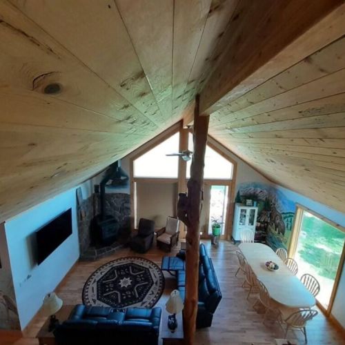 With a group-friendly open layout, this home provides the ideal space to unwind and recharge during your time in Teton Valley.