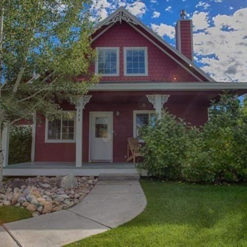 Wonderful home located in Creekside in Driggs with walking access to downtown Driggs.