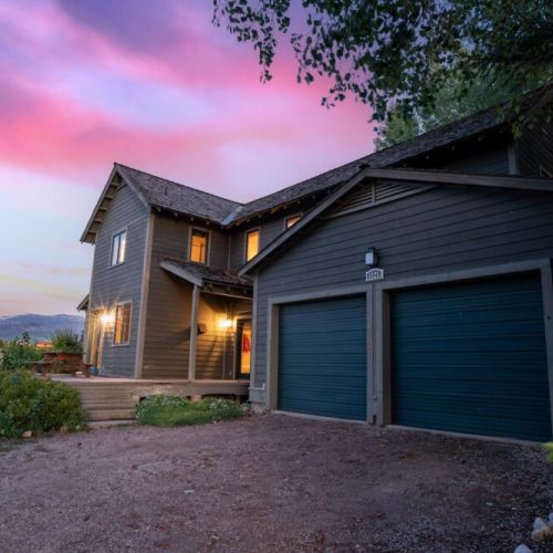 Enjoy your Teton Valley vacation by making this charming home the basecamp for your next adventure.