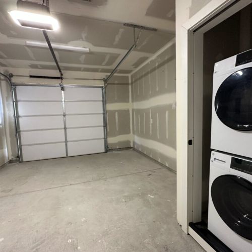Keep your vehicle and gear dry using this 1-car garage! And in case your day of skiing or hiking has your clothes in need of cleaning, we have a washer and dryer on-site, and we even provide detergent!
