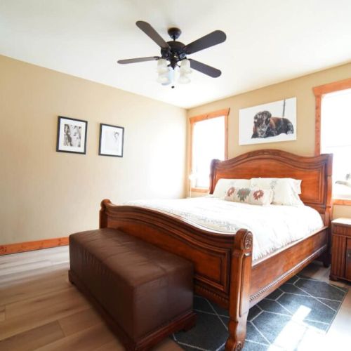 The master bedroom enjoys a king bed and an en suite bath.