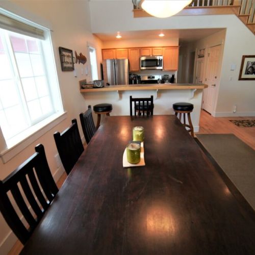 Perfect dining table for you family meals.