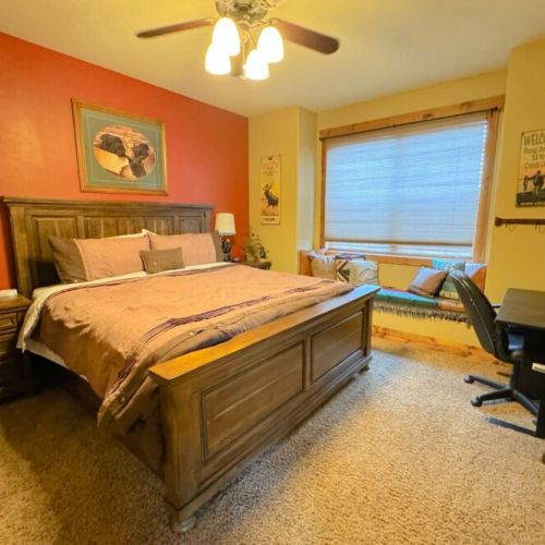 The primary bedroom enjoys a king bed, as well as a private en suite bath.