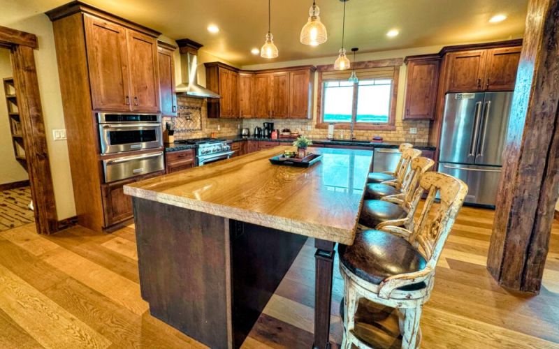 b32d6d2c 4251 476f 83c8 257d0d95913b c1661b7e