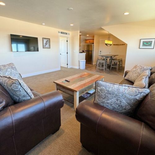 This beautiful loft, newly built and furnished, is perfect for any group visiting the Tetons.