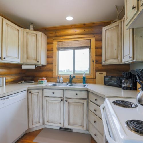 Make a meal using this well-appointed kitchen!