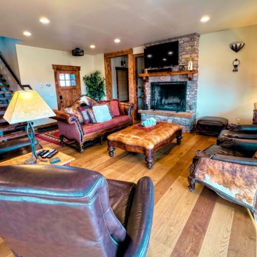 Kick back and relax in the living room, taking advantage of the cozy seating and a large TV.

(Firewood is not provided.)