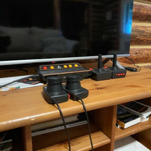 Enjoy some vintage games by playing on the Atari Flashback 8 Gold Deluxe!