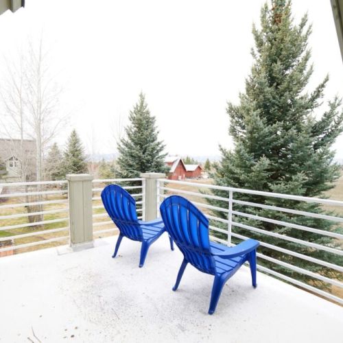 Enjoy your morning coffee out on the balcony!
