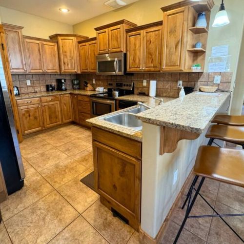 This well-appointed kitchen is perfect for meal prep.